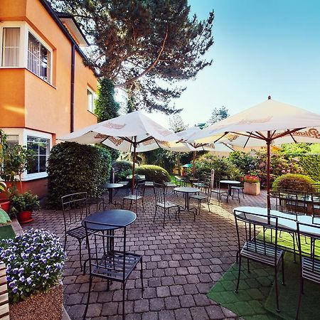 Hotel Tulipan Průhonice Exterior foto