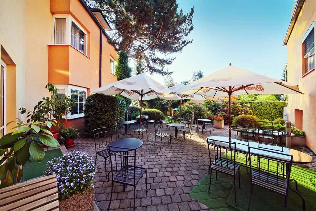 Hotel Tulipan Průhonice Exterior foto