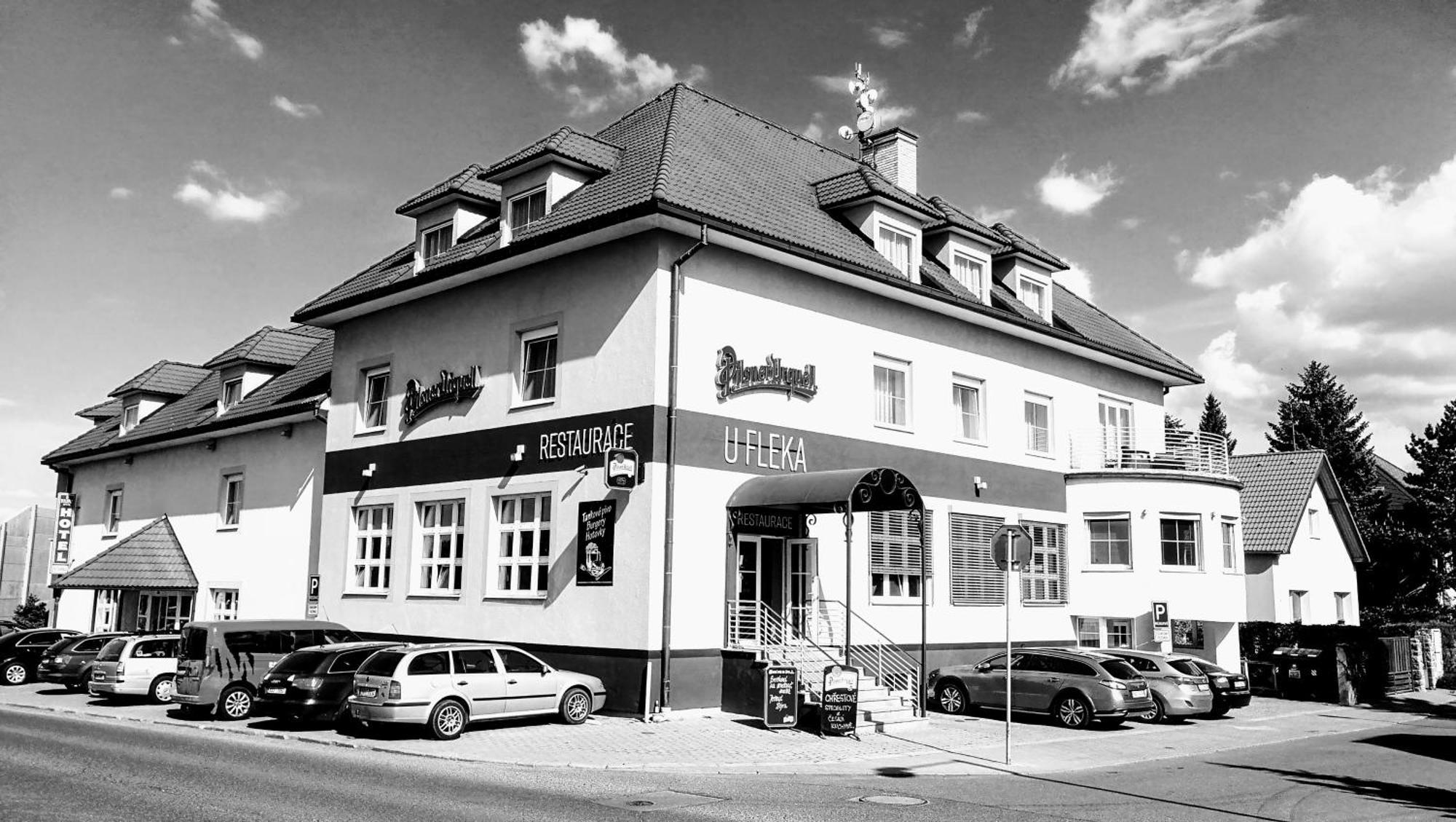 Hotel Tulipan Průhonice Exterior foto