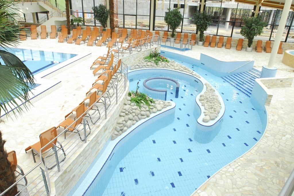 Hotel Tulipan Průhonice Exterior foto
